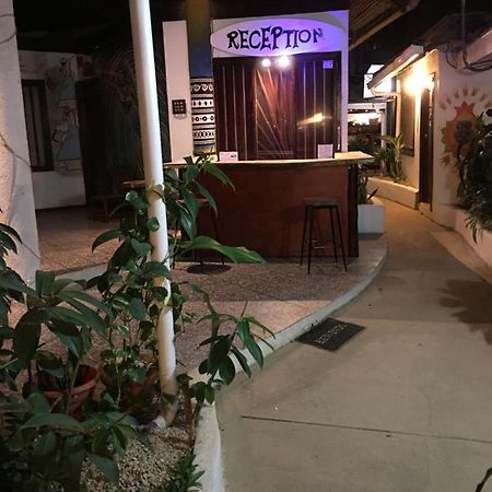 Pura Vida Hostel Tamarindo Buitenkant foto