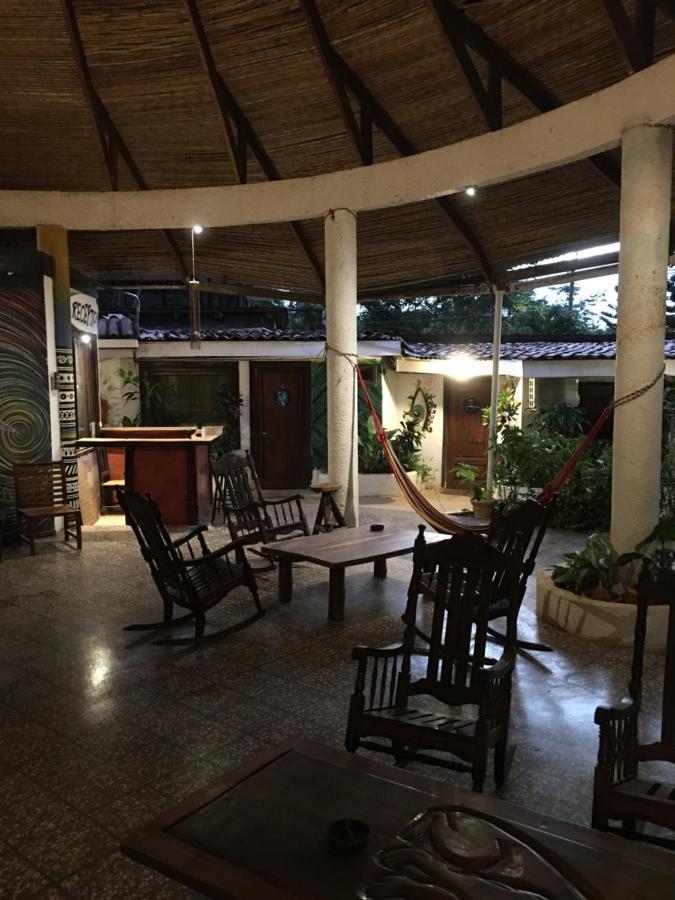 Pura Vida Hostel Tamarindo Buitenkant foto