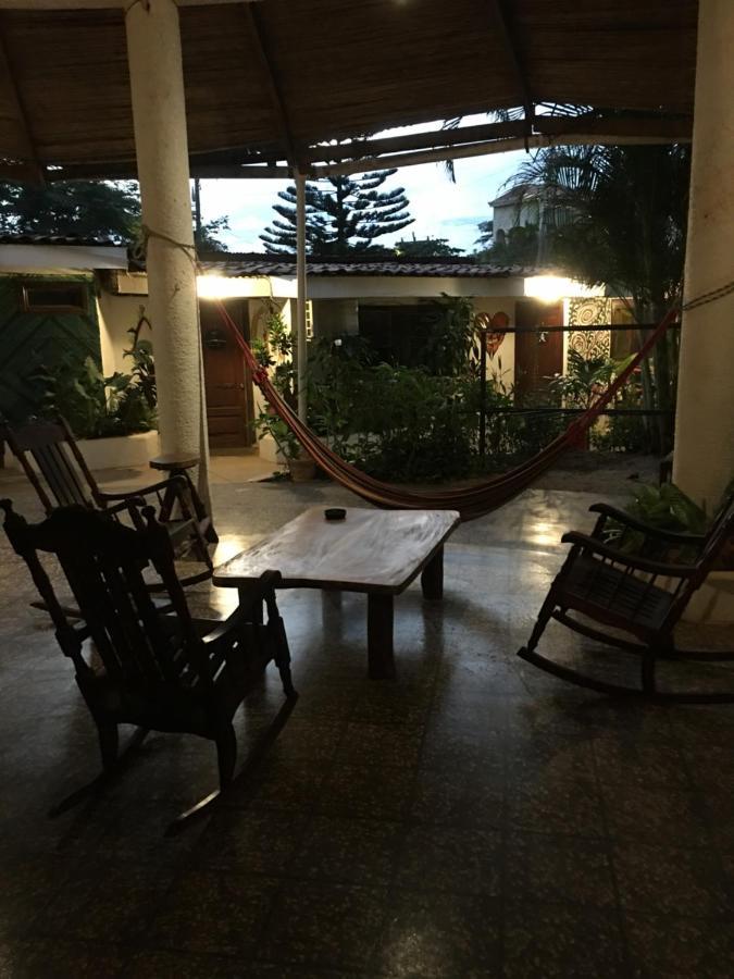 Pura Vida Hostel Tamarindo Buitenkant foto