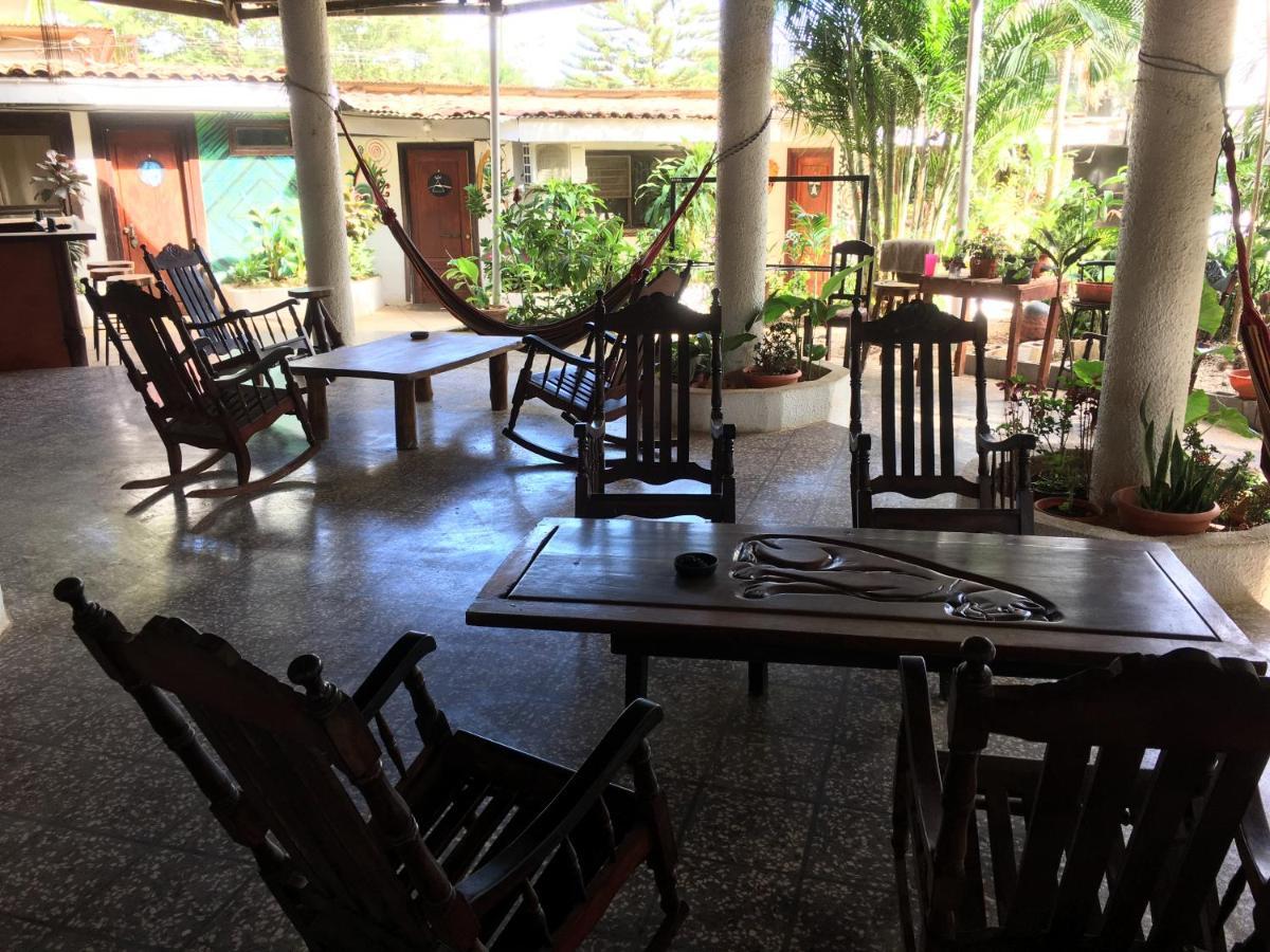 Pura Vida Hostel Tamarindo Buitenkant foto